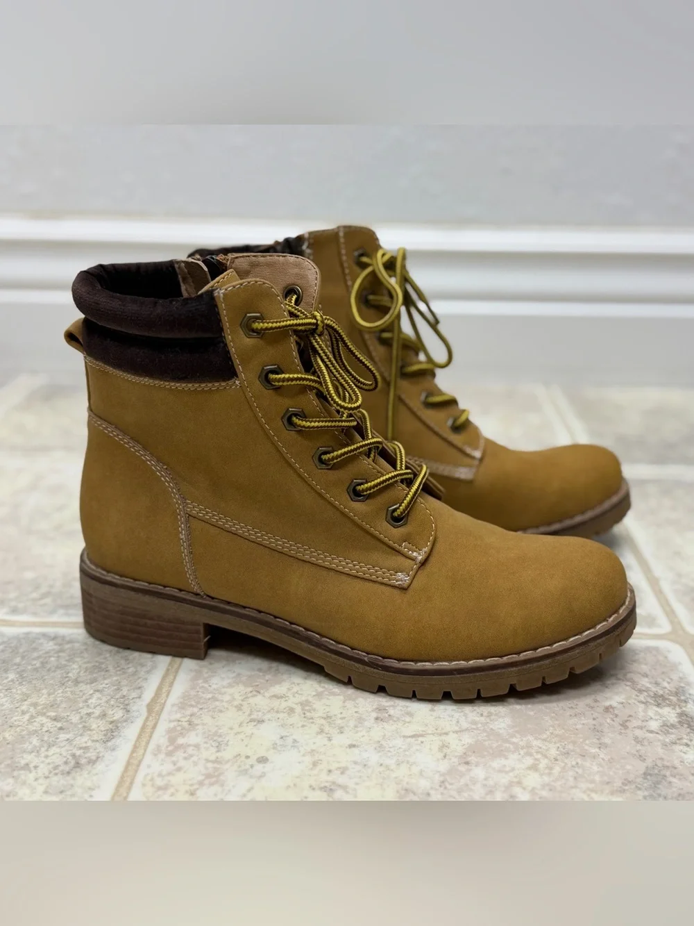 Sophie17 Kids Tan Faux Suede Lace-Up Combat Boots Size 4